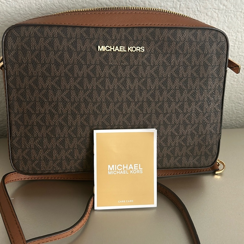 Micheal Kors cross body